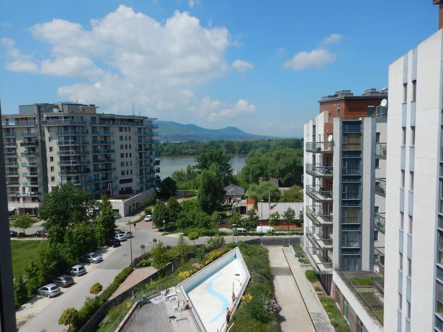 Imádnivaló medencés hotellakás szaunával. Budapest Esterno foto