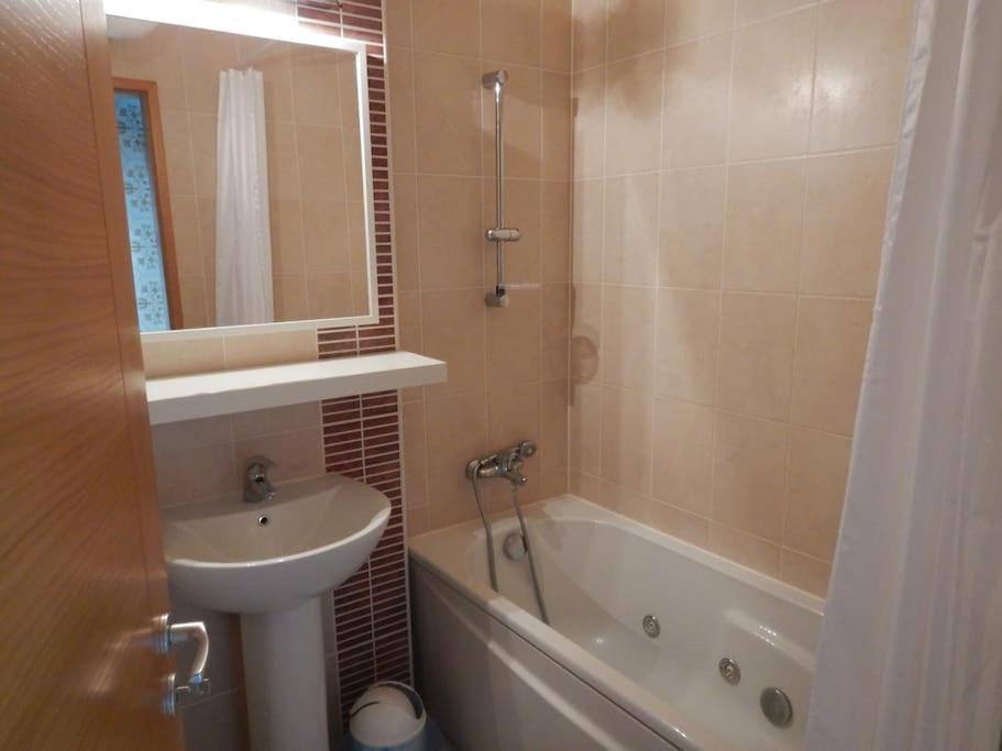 Imádnivaló medencés hotellakás szaunával. Budapest Esterno foto