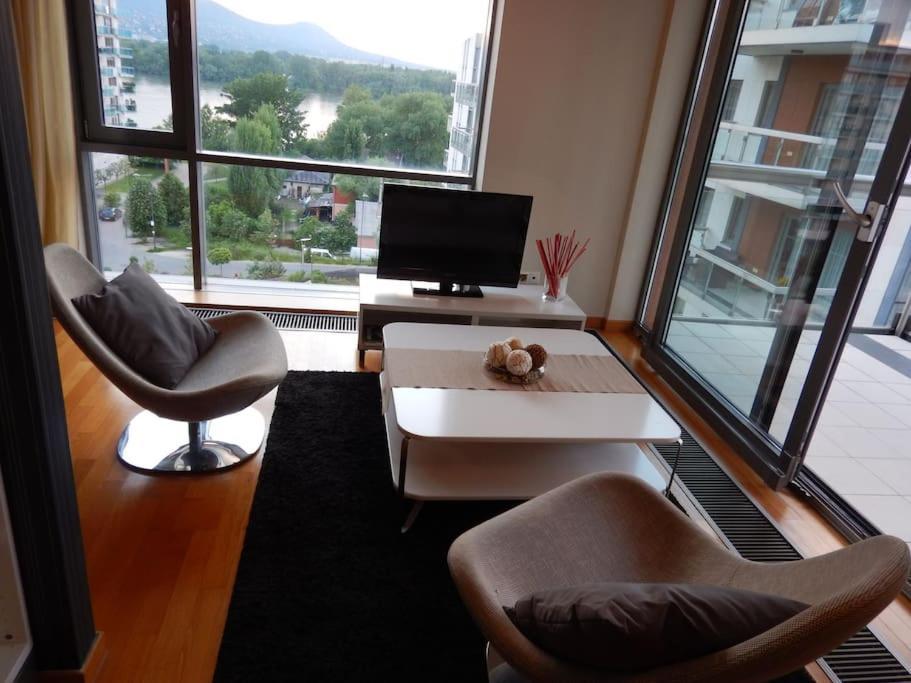 Imádnivaló medencés hotellakás szaunával. Budapest Esterno foto