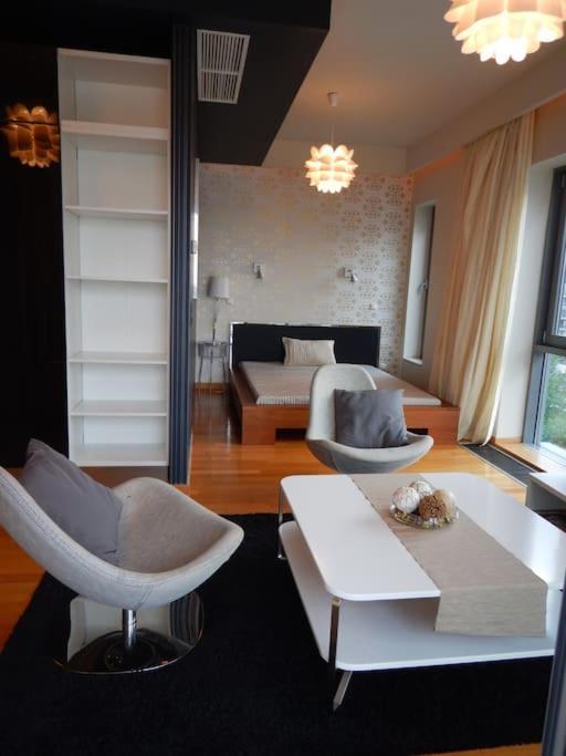 Imádnivaló medencés hotellakás szaunával. Budapest Esterno foto